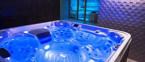 Indoor spa tub