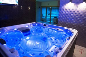 Indoor spa tub - Pensiunea Nora Prestige (Timisoara)