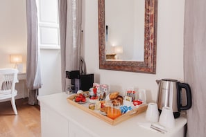 Hypo-allergenic bedding, free minibar, in-room safe, desk - My Spanishsteps (Rome)