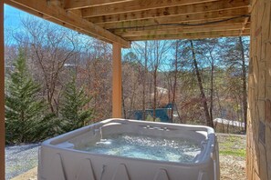 Apartment, 3 Bedrooms | Outdoor spa tub