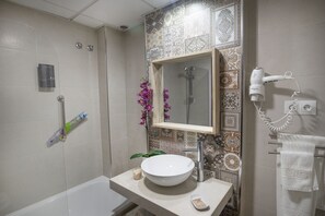 Een douche, gratis toiletartikelen