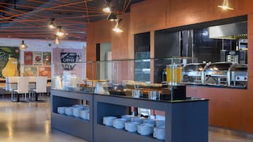 Se sirven desayunos, comidas y cenas