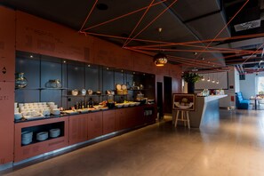 A modern kitchen with a long counter, various kitchenware, and a hanging light fixture. - Hotel Star Inn Lisbon Aeroporto (Lisbon)