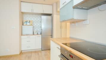 Departamento, 1 habitación | Cocina privada | Refrigerador con congelador, microondas y lavavajillas