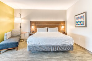 In-room safe, desk, laptop workspace, blackout curtains - Holiday Inn Express & Suites Rantoul by IHG (Rantoul)