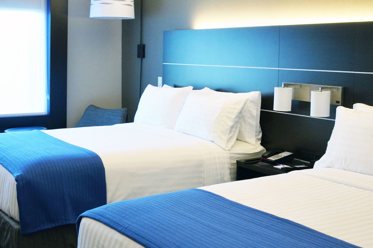 1 bedroom, premium bedding, in-room safe, desk