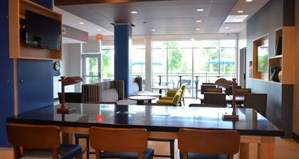 Holiday Inn Express & Suites Jacksonville W - I295 and I10 by IHG