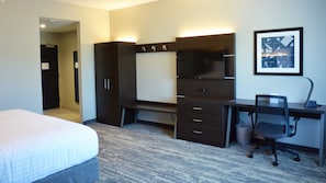 Premium bedding, in-room safe, desk, laptop workspace