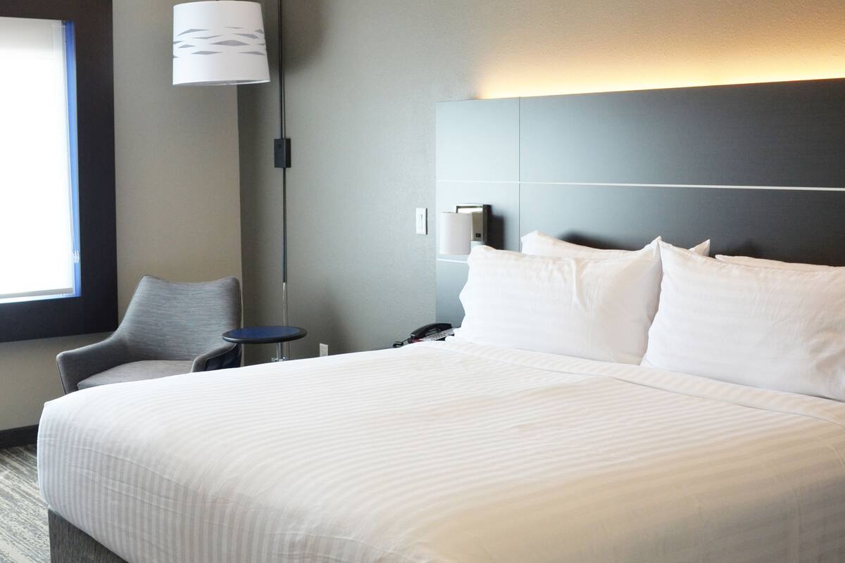 1 bedroom, premium bedding, in-room safe, desk