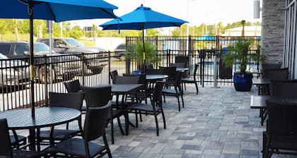 Holiday Inn Express & Suites Jacksonville W - I295 and I10 by IHG