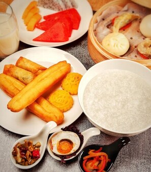 Bữa sáng buffet hàng ngày với phụ phí nhỏ 