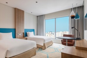 Premium bedding, down comforters, memory foam beds, minibar - Holiday Inn Doha - The Business Park by IHG (Doha)