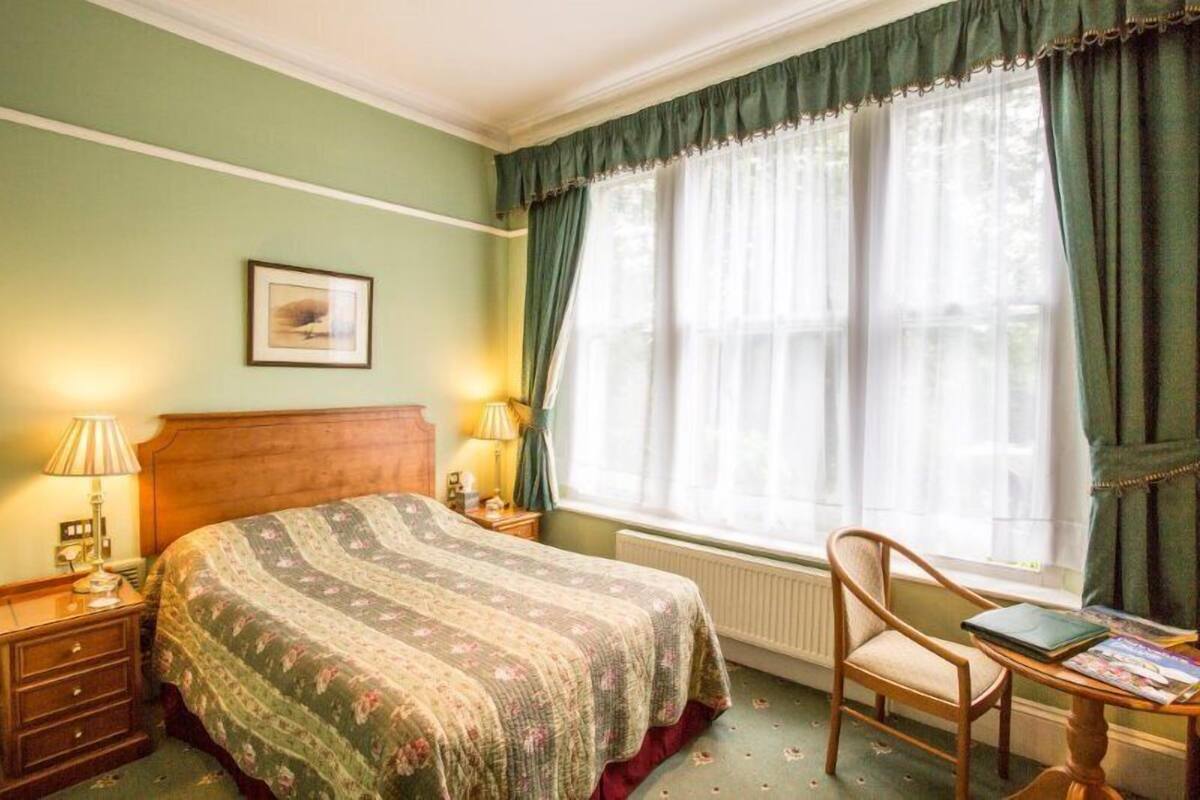 Double Room, Bathtub, Ground Floor | Desk, laptop workspace, iron/ironing board, free WiFi
