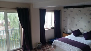 Premium bedding, free WiFi