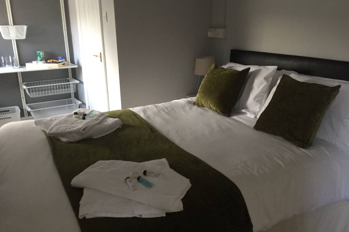 Double Room (Ensuite Toilet) | Premium bedding, free WiFi