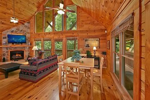 Apartment, 2 Bedrooms | In-room dining