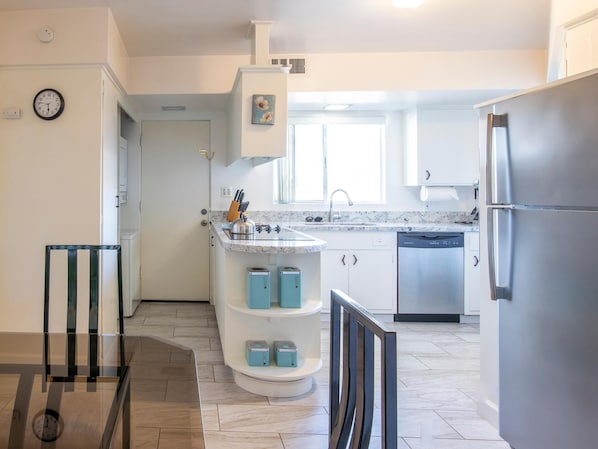 House, Multiple Beds (Chi Chi House) | Private kitchen | Fridge, microwave, oven, stovetop - Chi Chi House (Palm Springs)