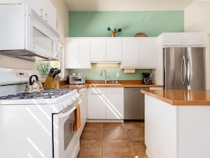 Ferienhaus, Mehrere Betten (Alexander in the Sun) | Eigene Küche | Kühlschrank, Mikrowelle, Ofen, Herdplatte