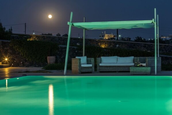 Vila, 5 quartos, piscina particular | Terraço/pátio