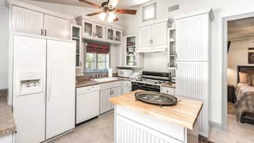Villa, 3 Bedrooms | Private kitchen