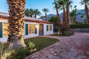 Property entrance - Villa Valencia (Palm Springs)