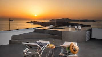Honeymoon Studio Suite, Heated Tub (Split Level, Caldera View) | Terrace/patio