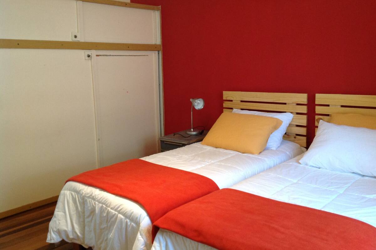 Twin Room, Shared Bathroom | Desk, free WiFi, bed sheets