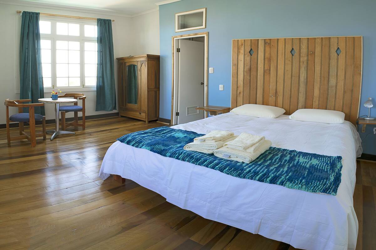Double Room, Ensuite, Bay View | Desk, free WiFi, bed sheets