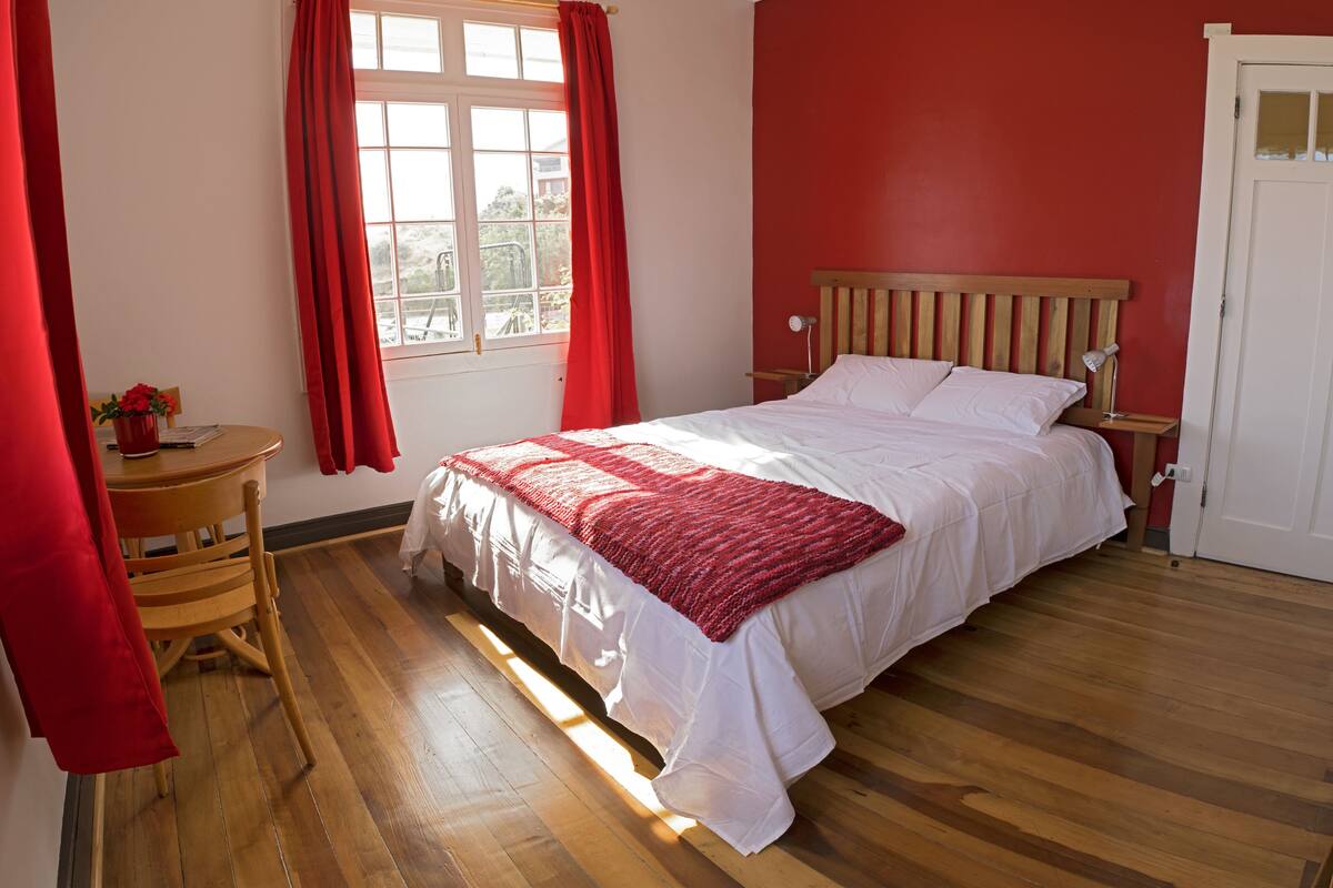 Double Room, Private Bathroom, Bay View | Desk, free WiFi, bed sheets