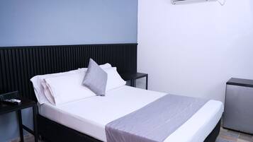 Kamar Double, 1 kamar tidur | Minibar, brankas, meja kerja, dan ruang kerja ramah laptop