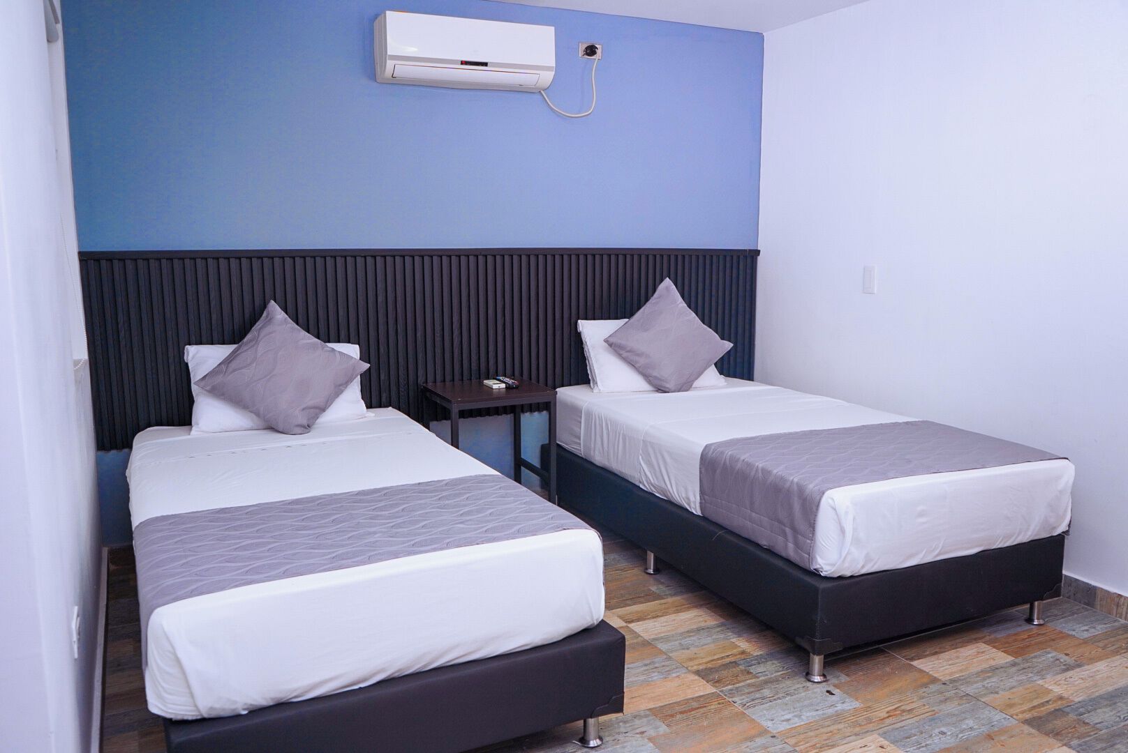 Twin Room, 1 Bedroom | Minibar, in-room safe, desk, laptop workspace