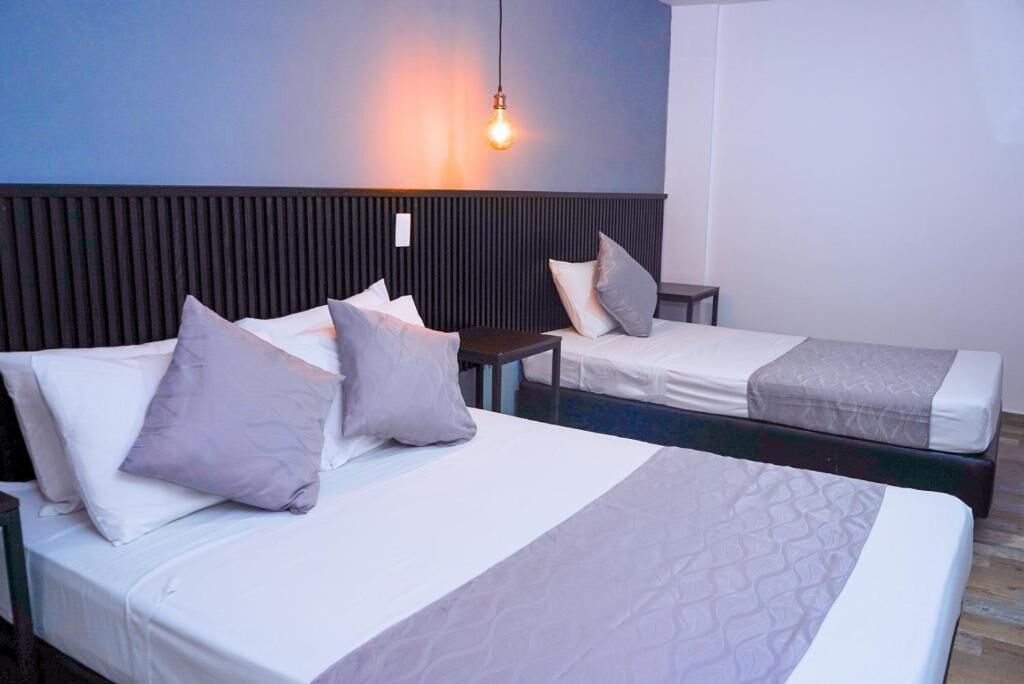 Kamar Triple, 1 kamar tidur | Minibar, brankas, meja kerja, dan ruang kerja ramah laptop