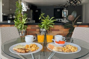 Free daily buffet breakfast