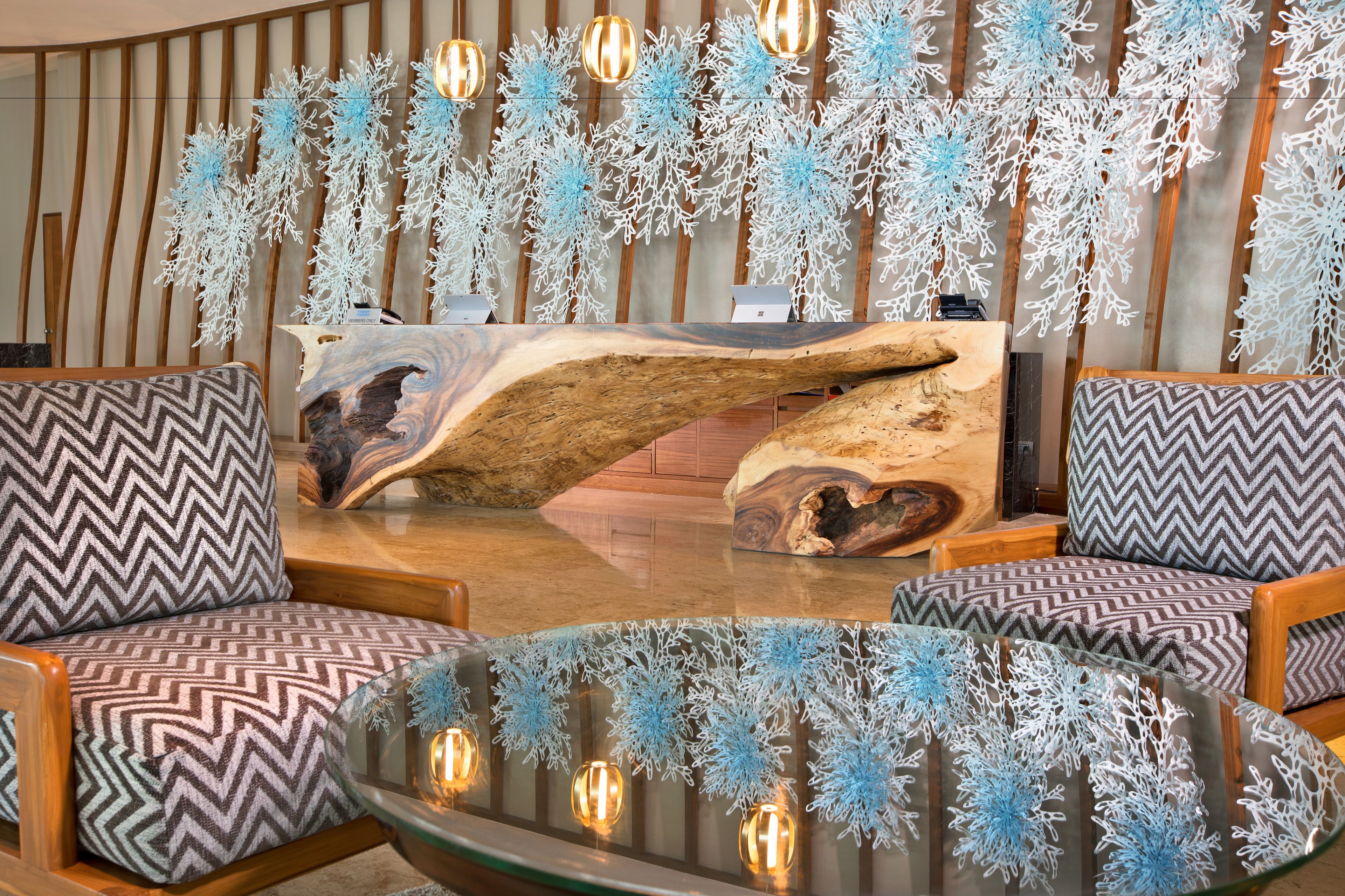 Lobby-lounge