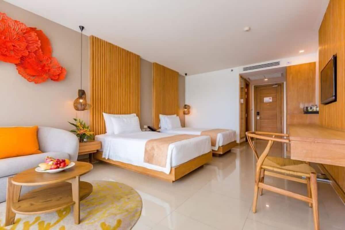 Premium bedding, minibar, in-room safe, desk