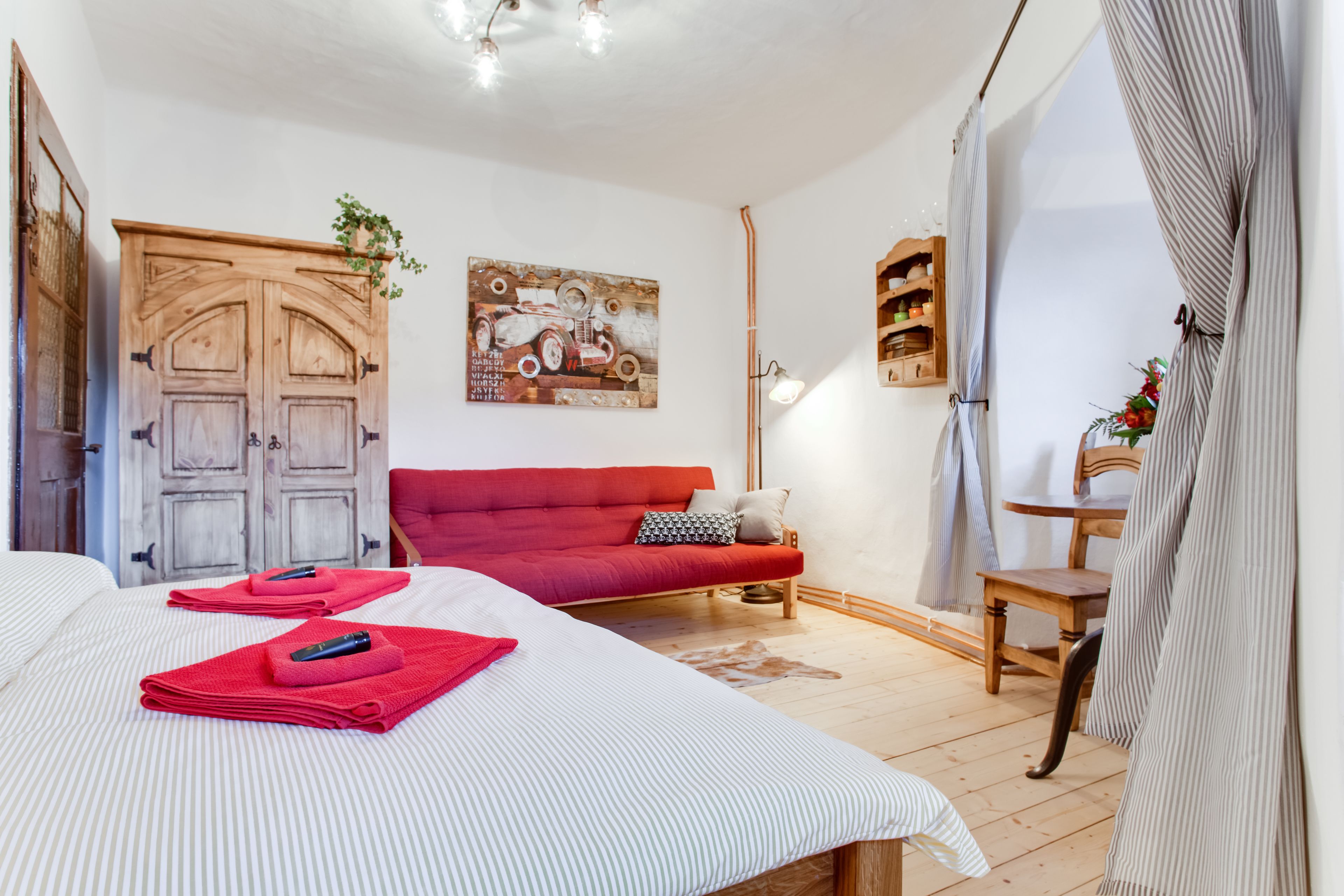 Minibar, desk, soundproofing, free WiFi
