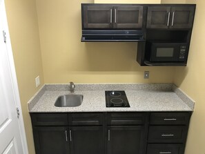 Réfrigérateur, micro-ondes