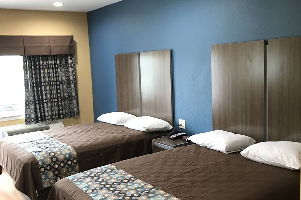 Deluxe Inn & Suites Baytown