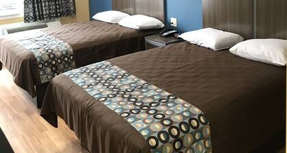 Deluxe Inn & Suites Baytown