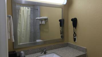 淋浴/盆浴组合、大花洒淋浴喷头、免费洗浴用品、毛巾