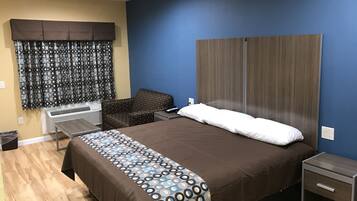 办公桌、免费 WiFi、床单、轮椅无障碍