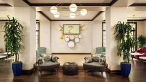 Lobby-lounge
