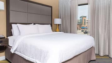 客房, 1 張特大雙人床和 1 張沙發床, 冰箱和微波爐, 邊間 | 高級寢具、客房內保險箱、布置獨特、書桌