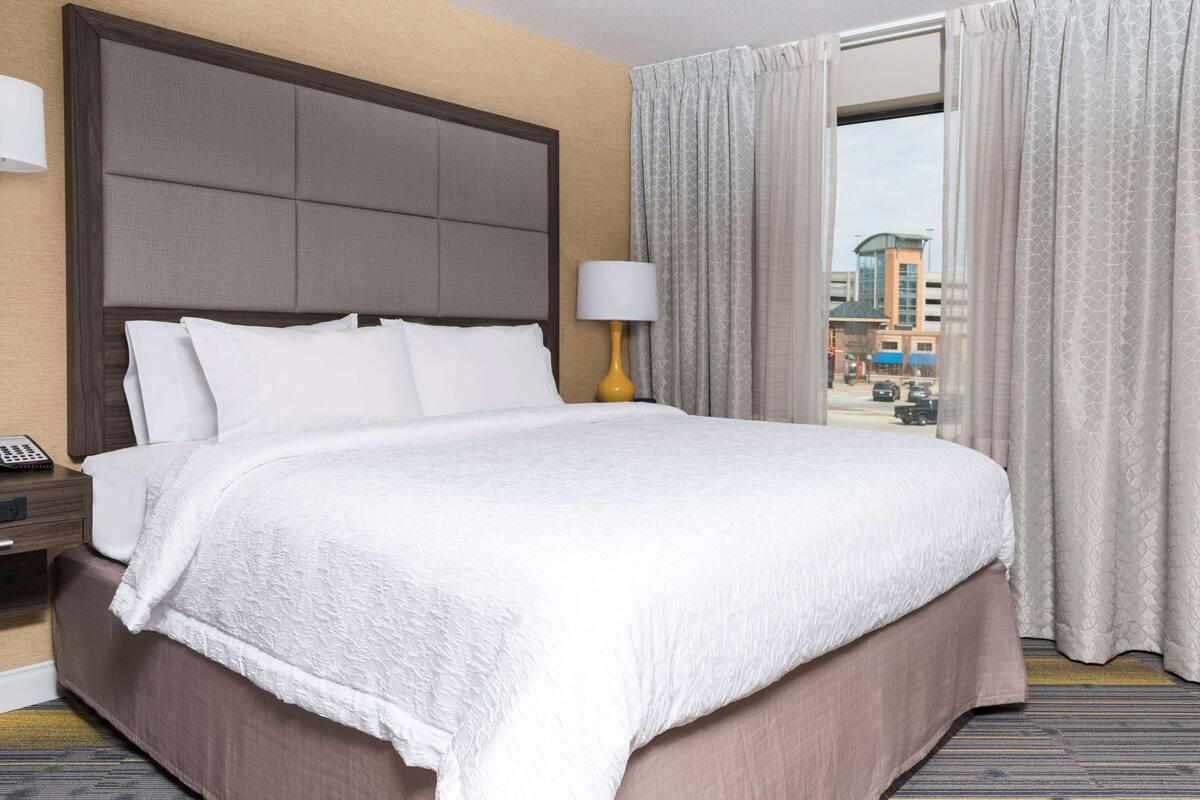 Luxe beddengoed, een kluis op de kamer, individueel gemeubileerd