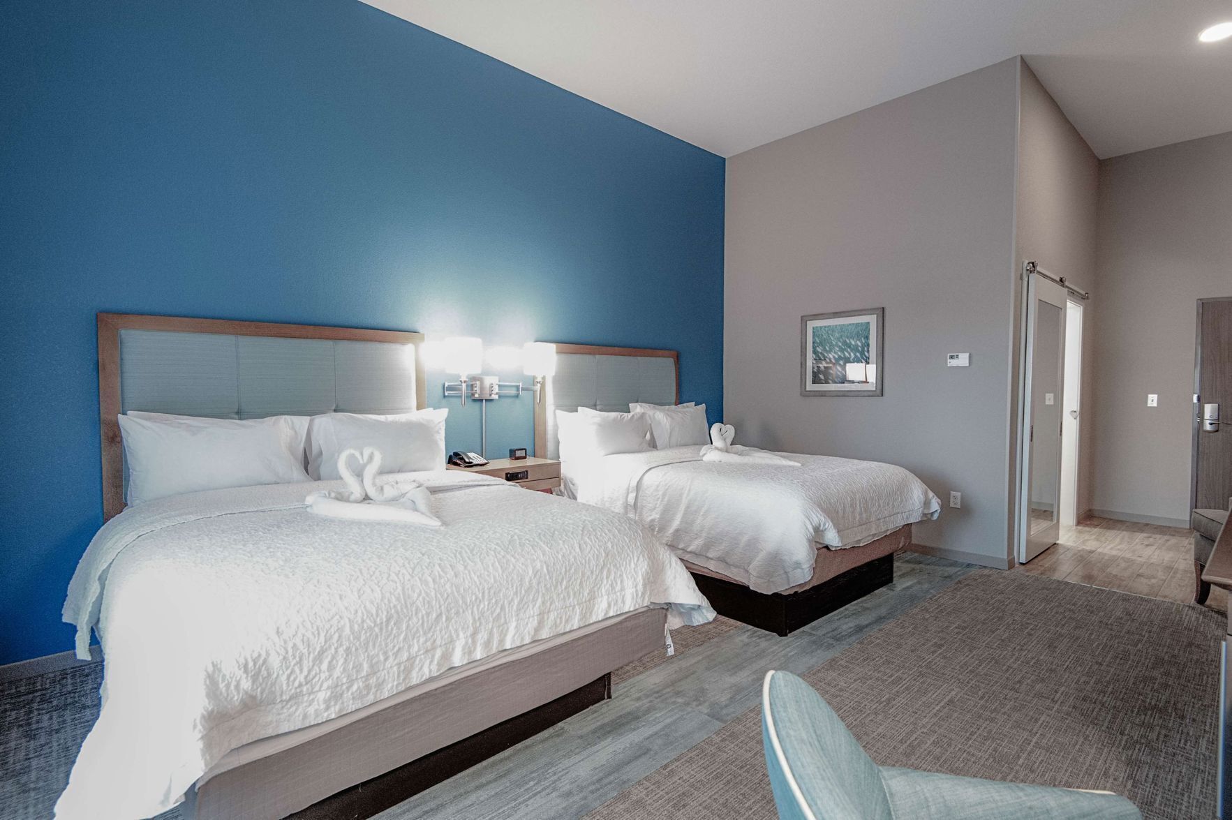 Premium bedding, in-room safe, desk, laptop workspace