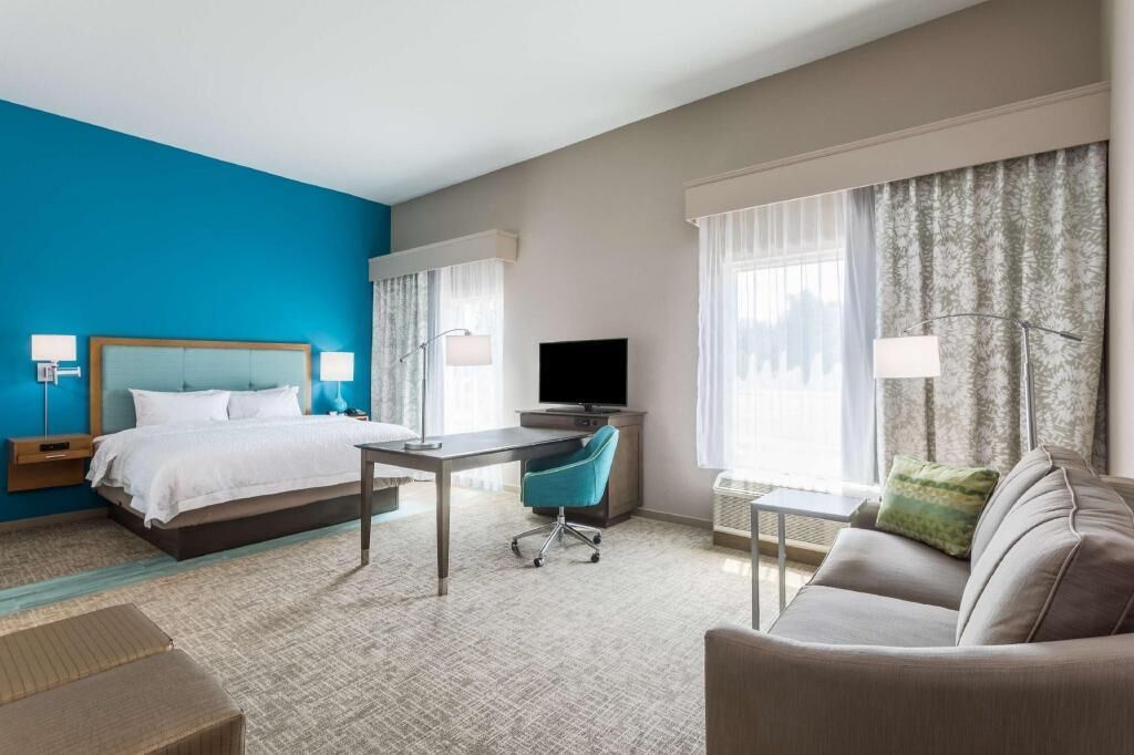 Premium bedding, in-room safe, desk, laptop workspace