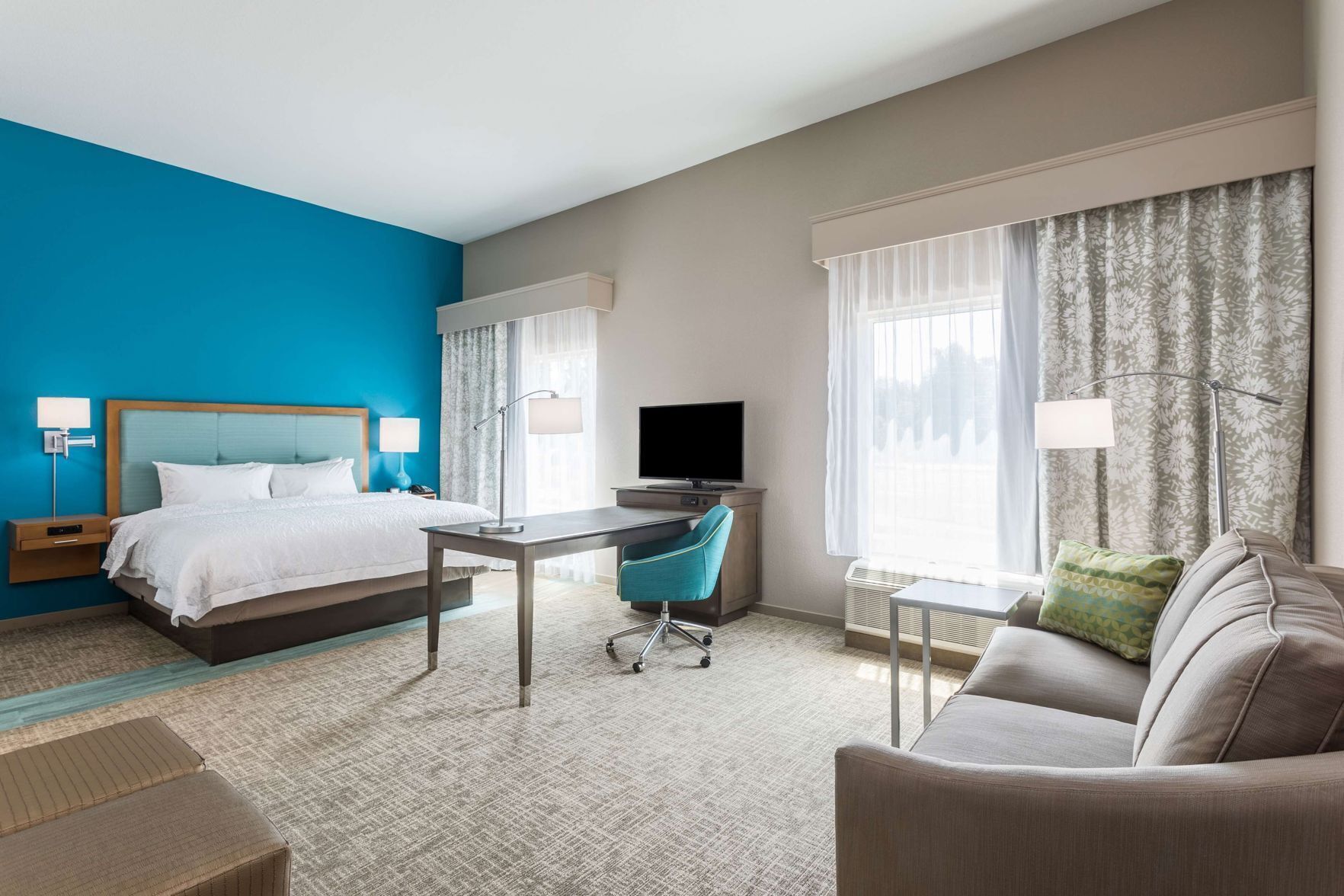Premium bedding, in-room safe, desk, laptop workspace