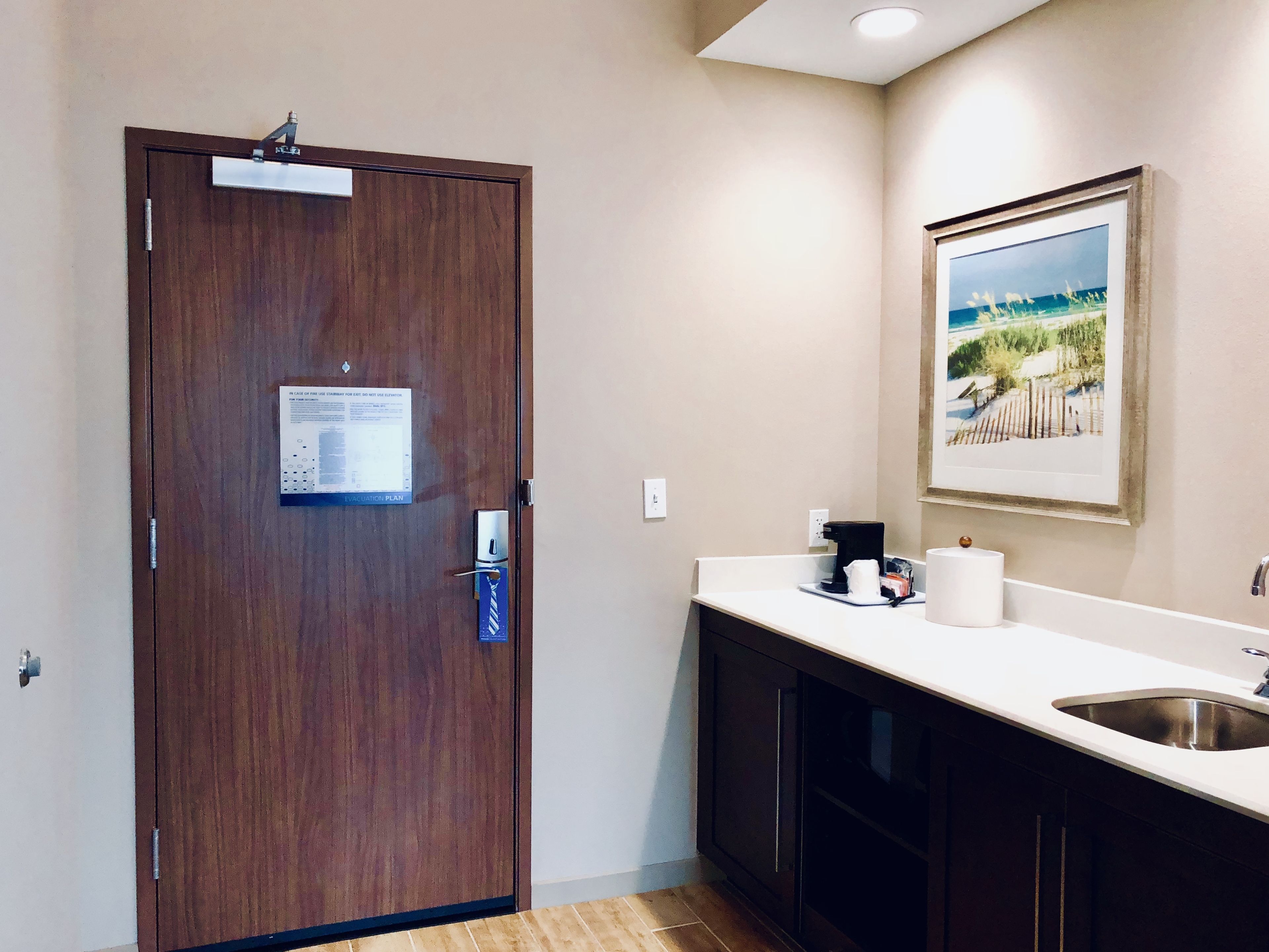 Premium bedding, in-room safe, desk, laptop workspace