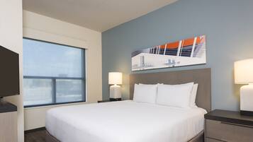 Suite, 1 Bedroom (1 King & 1 Sofa Bed) | Desk, blackout drapes, soundproofing, iron/ironing board