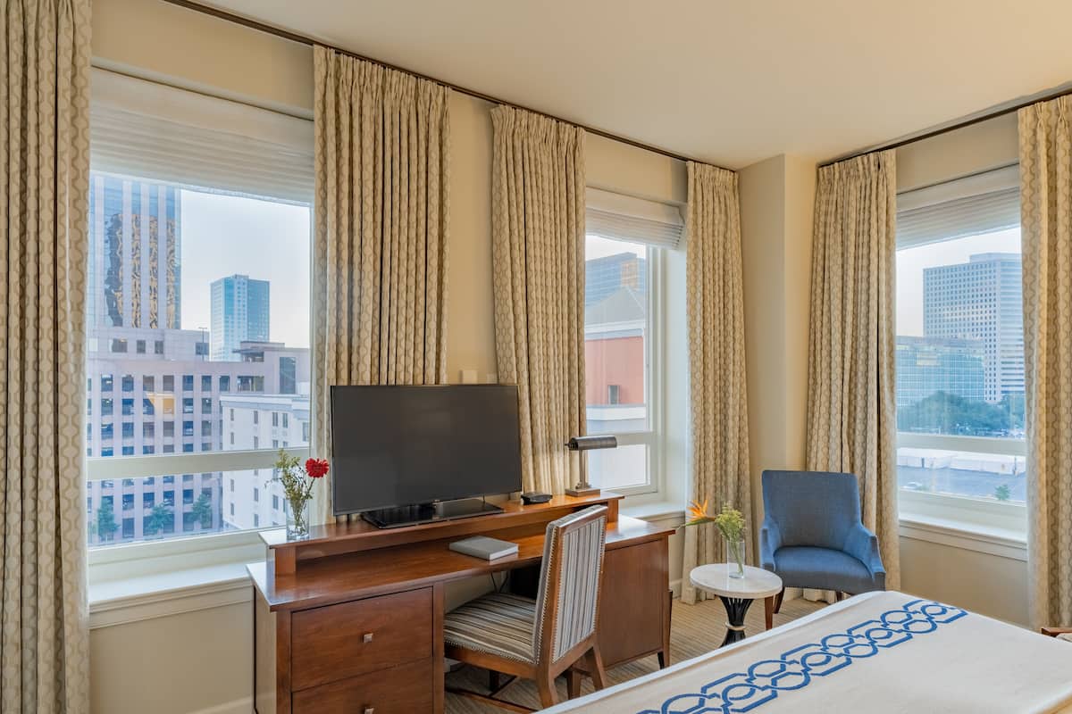 standard suite, 1 king bed (junior suite king) | 1 bedroom, egyptian cotton sheets, premium bedding, in-room safe